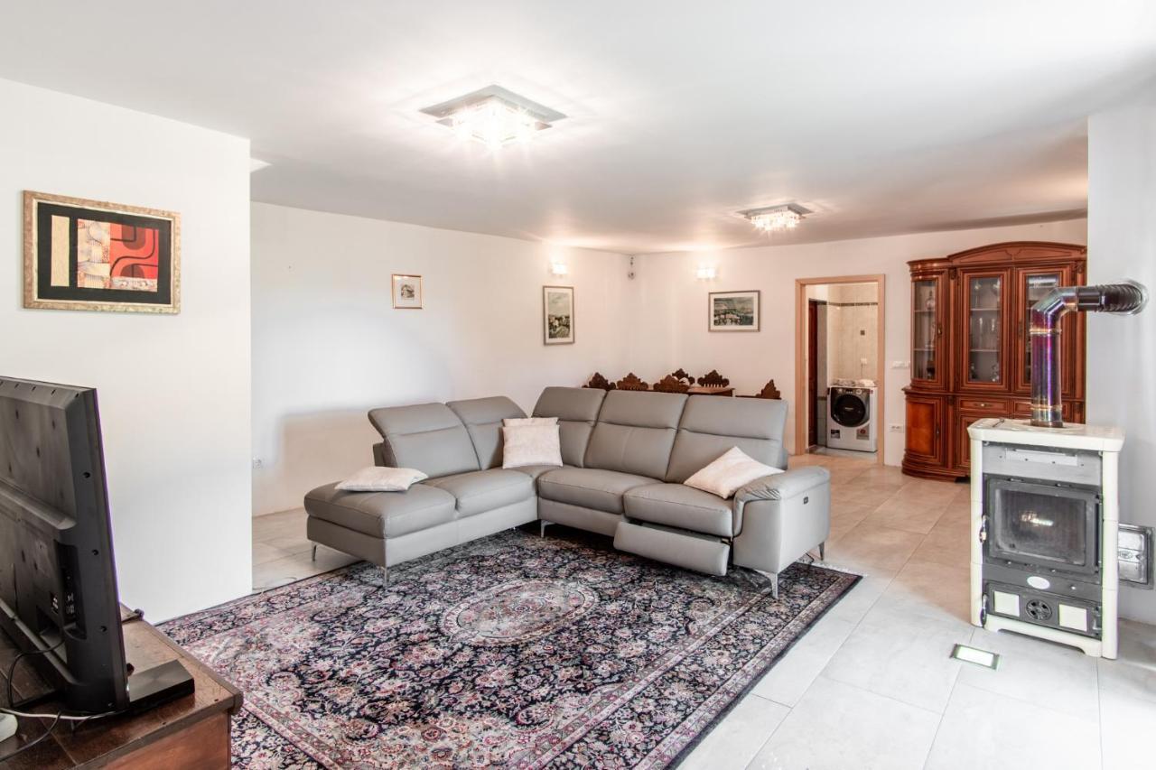 Villa Hermes Art Dutovlje Ngoại thất bức ảnh